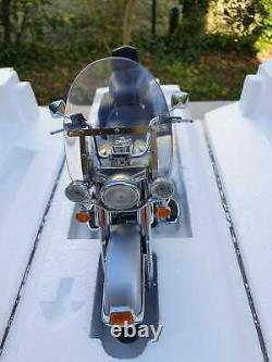 Harley Davidson Heritage Softail Classic Grise Au 1/10 By Franklin Mint