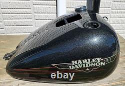 Réservoir d'essence d'origine Harley Davidson Softail 2009 FLST noir très
