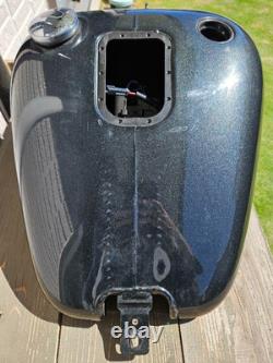 Réservoir d'essence d'origine Harley Davidson Softail 2009 FLST noir très
